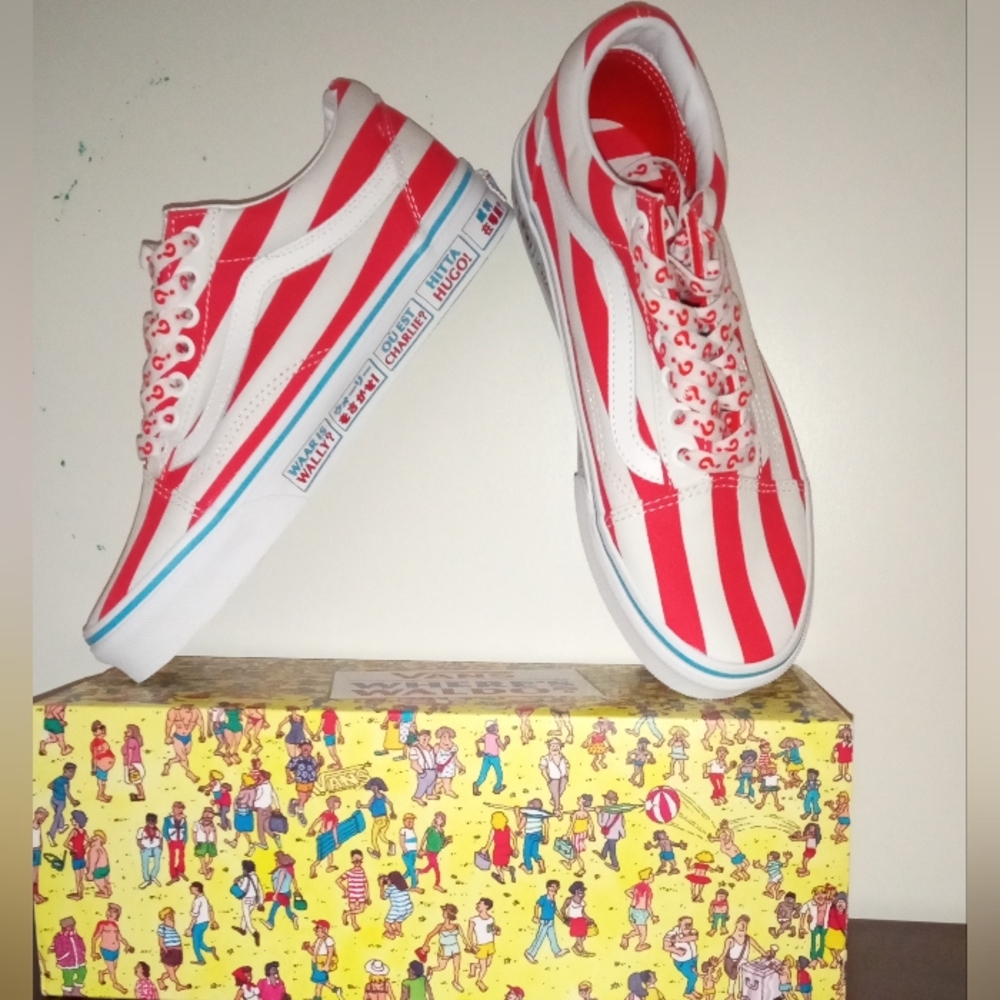 New with box unisex where's Waldo Vans